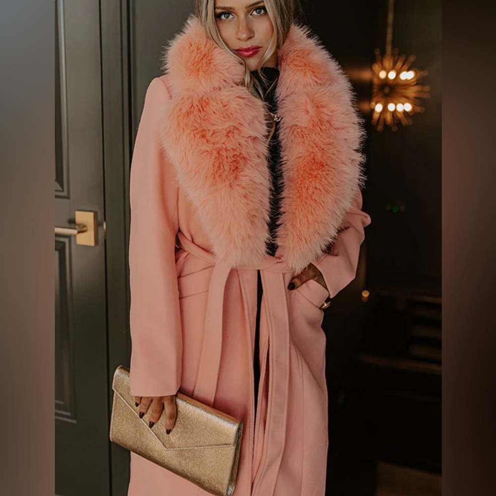 Chic Peach Coat with Faux Fur Collar